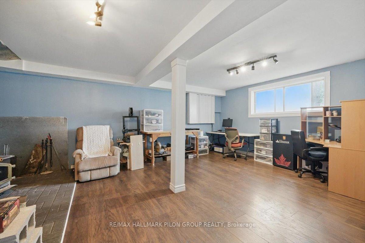 Photo 3 of 33 Woodwind Crescent, Ottawa, Fringewood — HOMEH