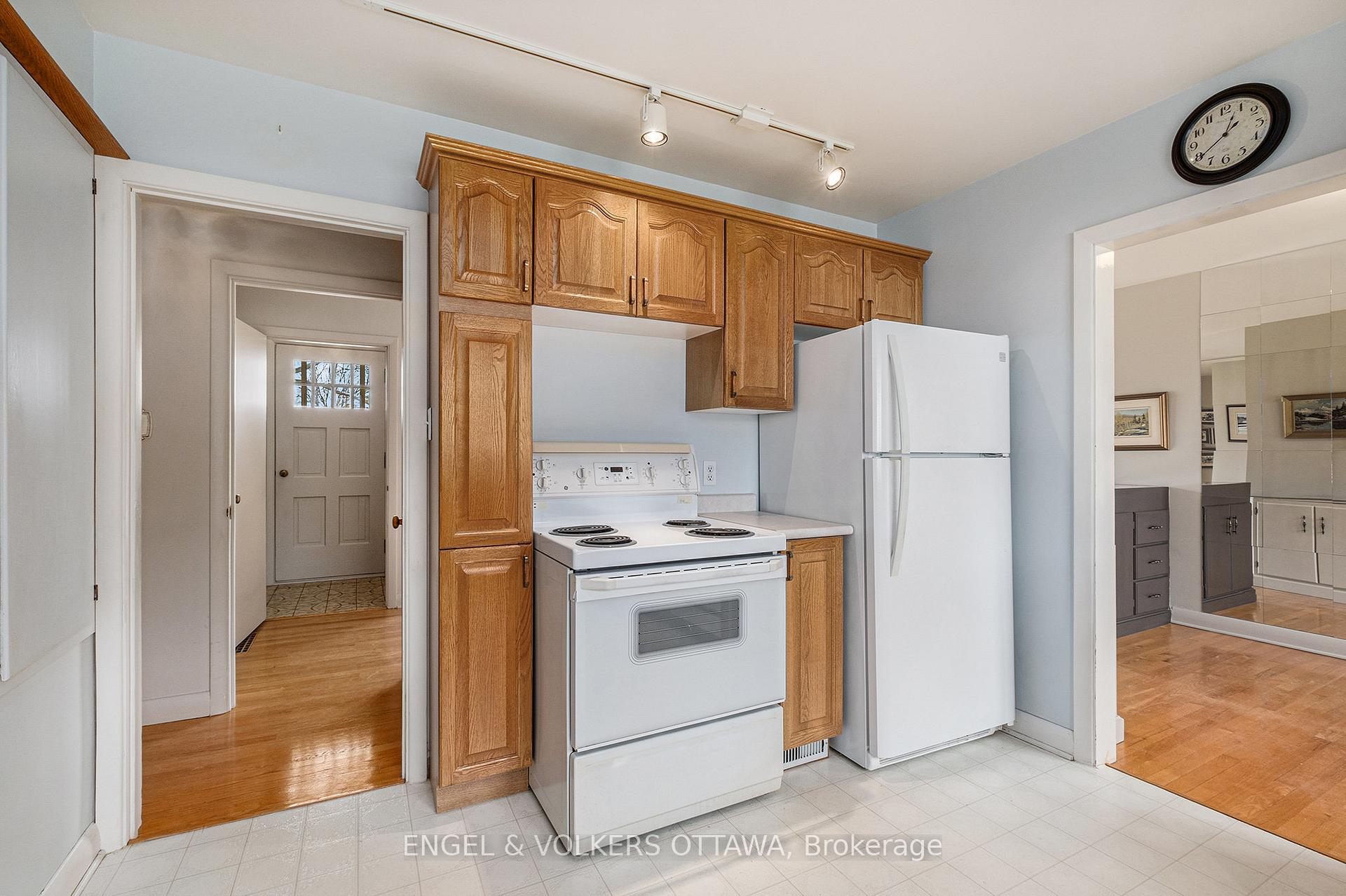 Photo 9 of 5491 West River Drive, Ottawa, Manotick Long Island & Nicholls Island — HOMEH