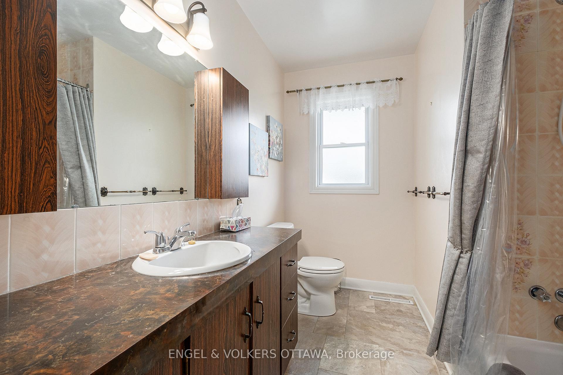 Photo 4 of 5491 West River Drive, Ottawa, Manotick Long Island & Nicholls Island — HOMEH