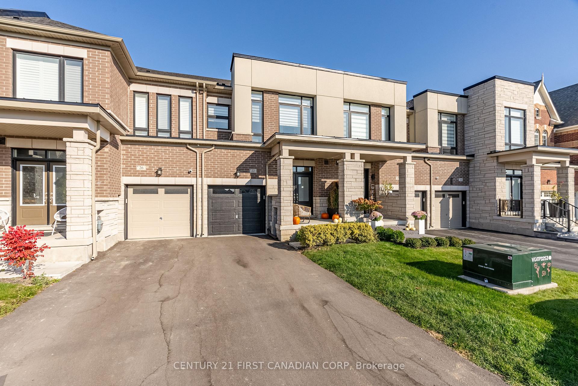 Photo 3 of 22 Ghent Drive, Vaughan, Kleinburg — HOMEH
