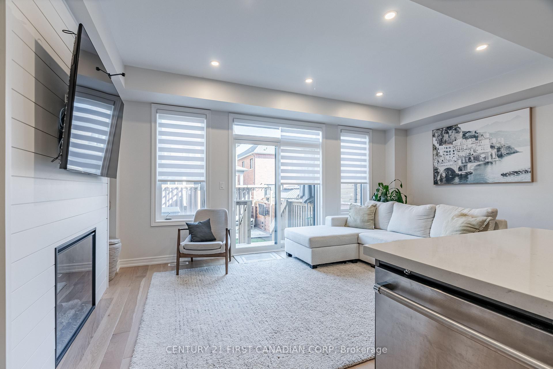 Photo 2 of 22 Ghent Drive, Vaughan, Kleinburg — HOMEH