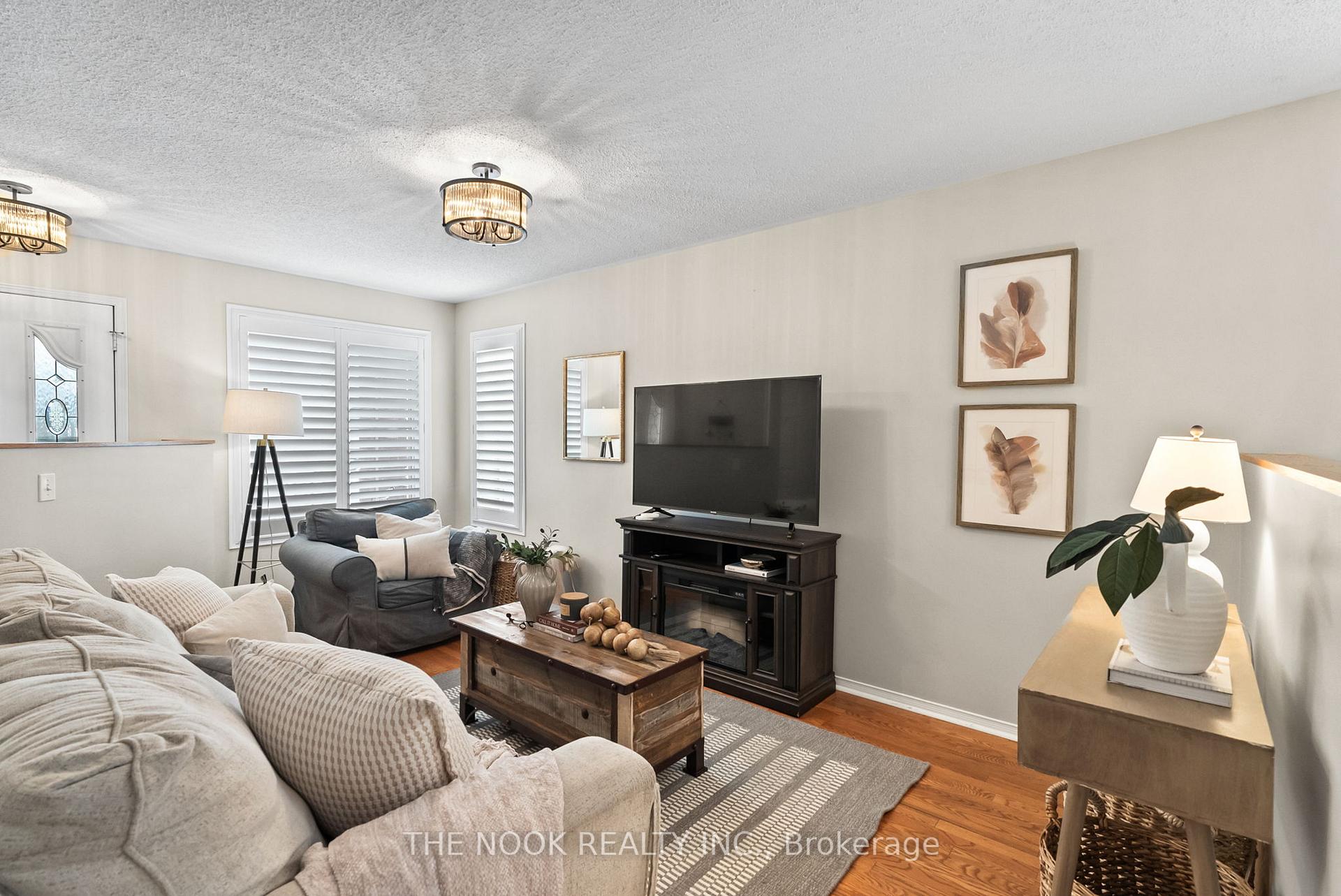 Photo 10 of 2 Ladd Court, Clarington, Bowmanville — HOMEH
