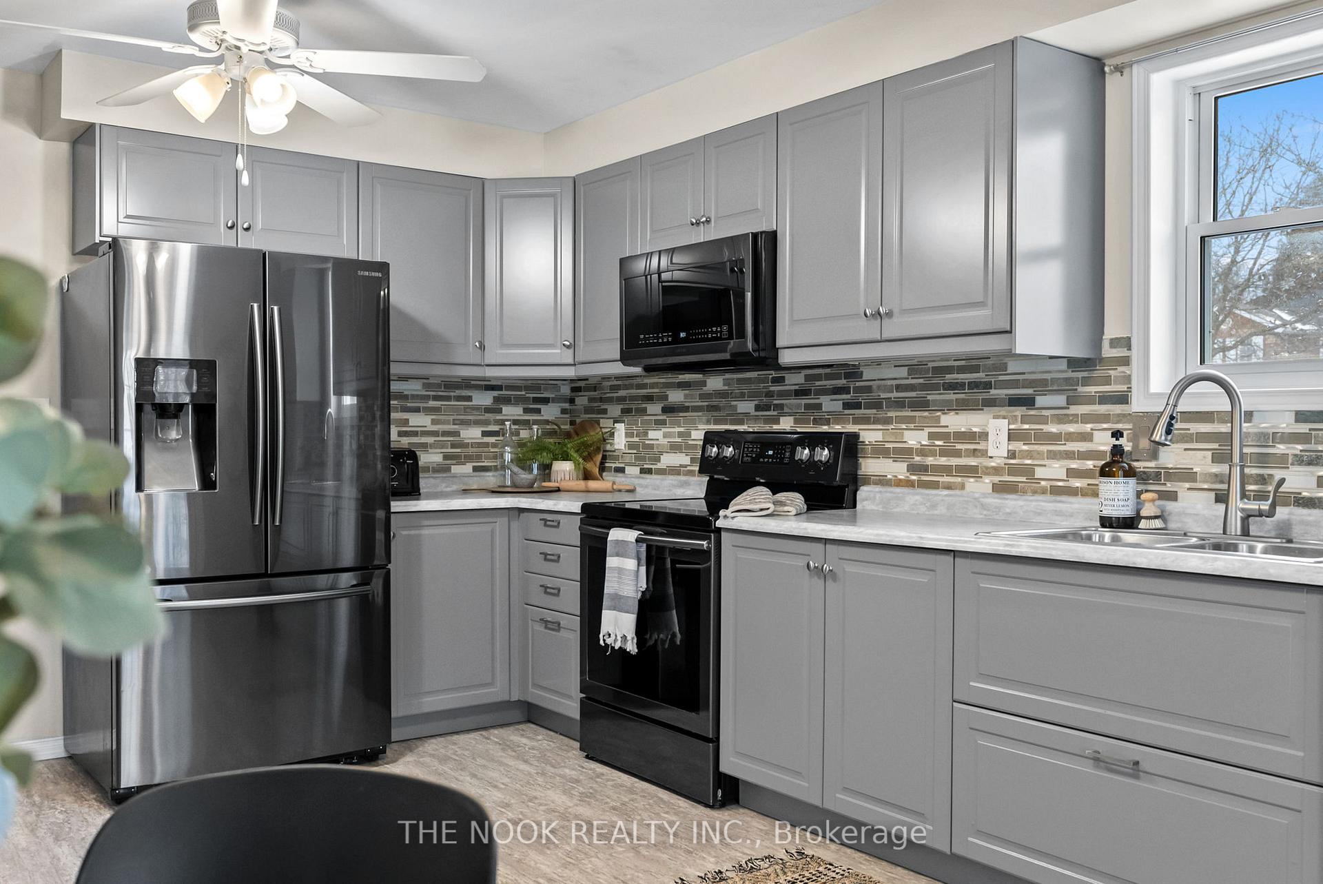 Photo 9 of 2 Ladd Court, Clarington, Bowmanville — HOMEH