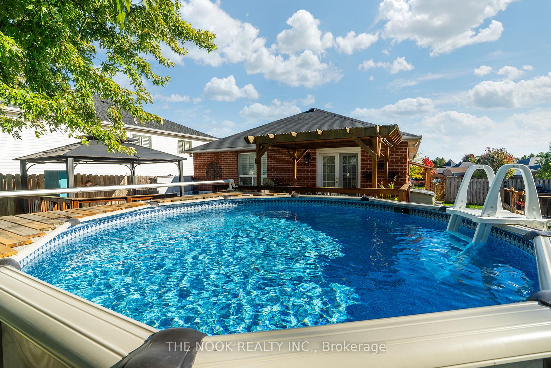 Photo 25 of 2 Ladd Court, Clarington, Bowmanville — HOMEH