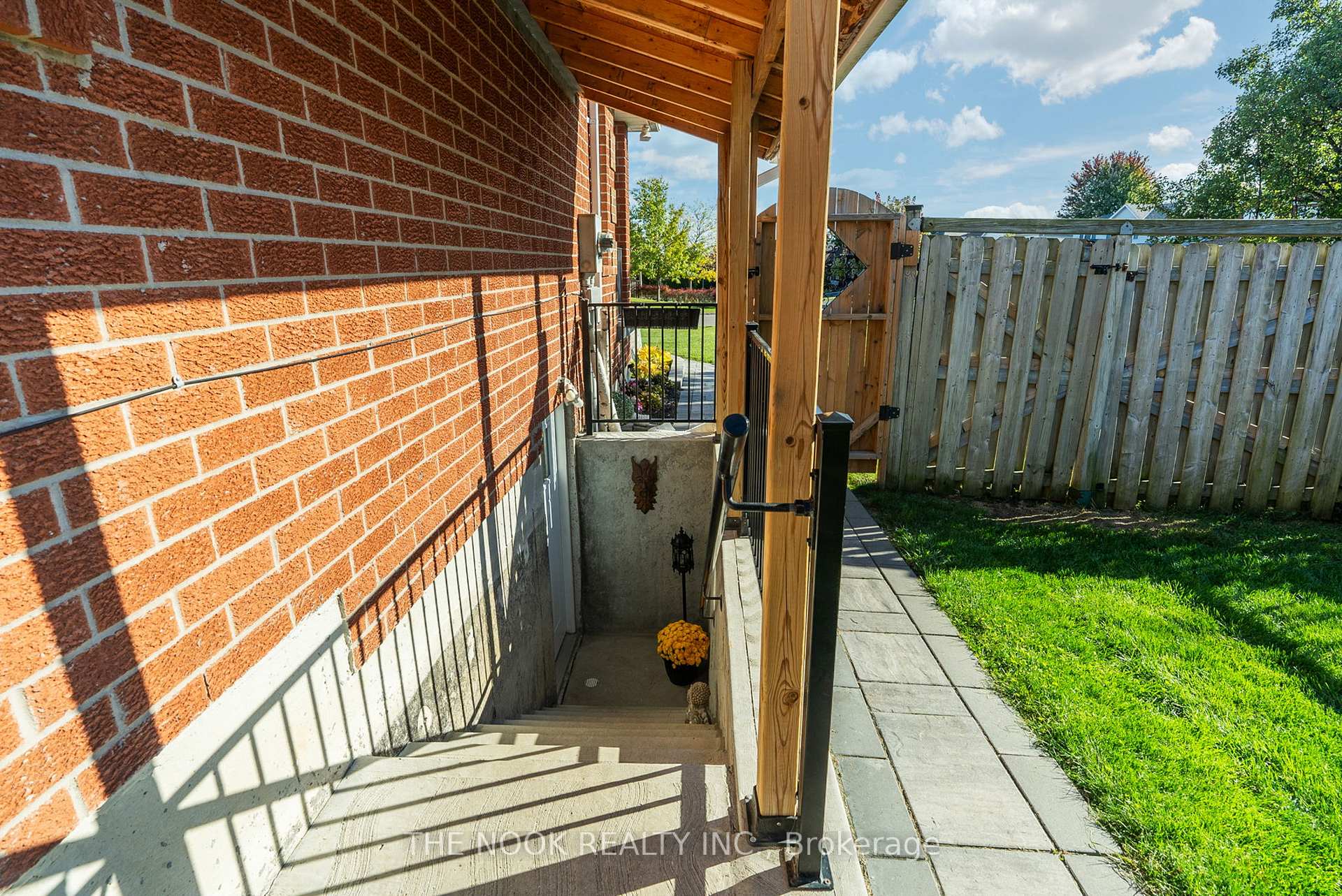 Photo 35 of 2 Ladd Court, Clarington, Bowmanville — HOMEH