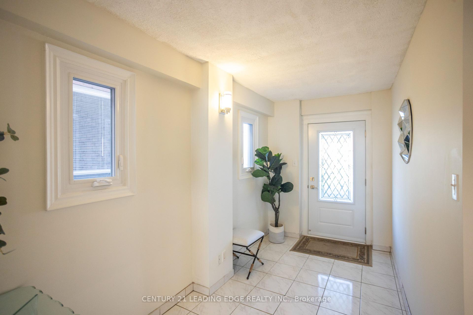 Photo 5 of 4 Sorrell Crescent, Markham, Milliken Mills East — HOMEH