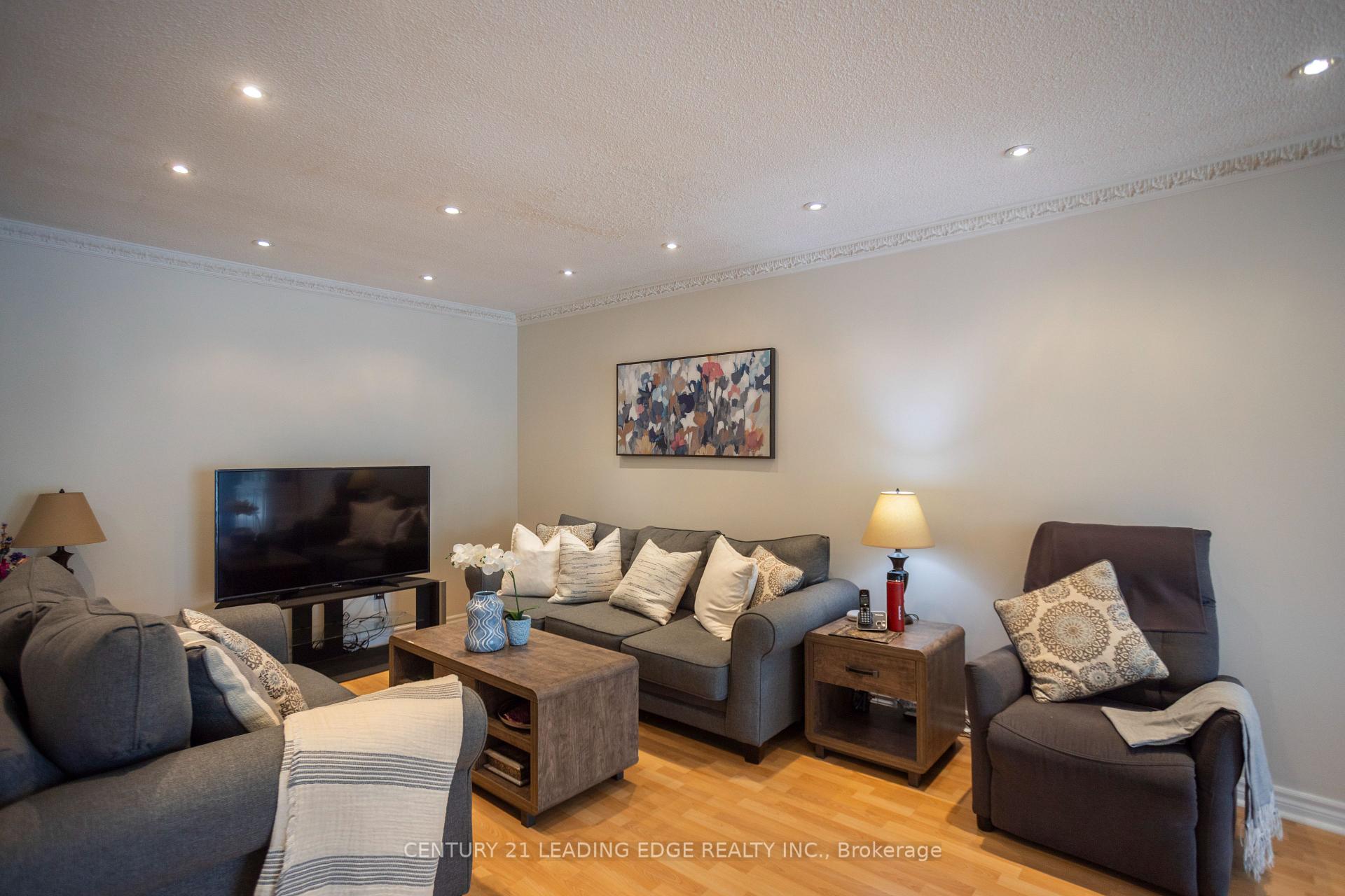Photo 8 of 4 Sorrell Crescent, Markham, Milliken Mills East — HOMEH