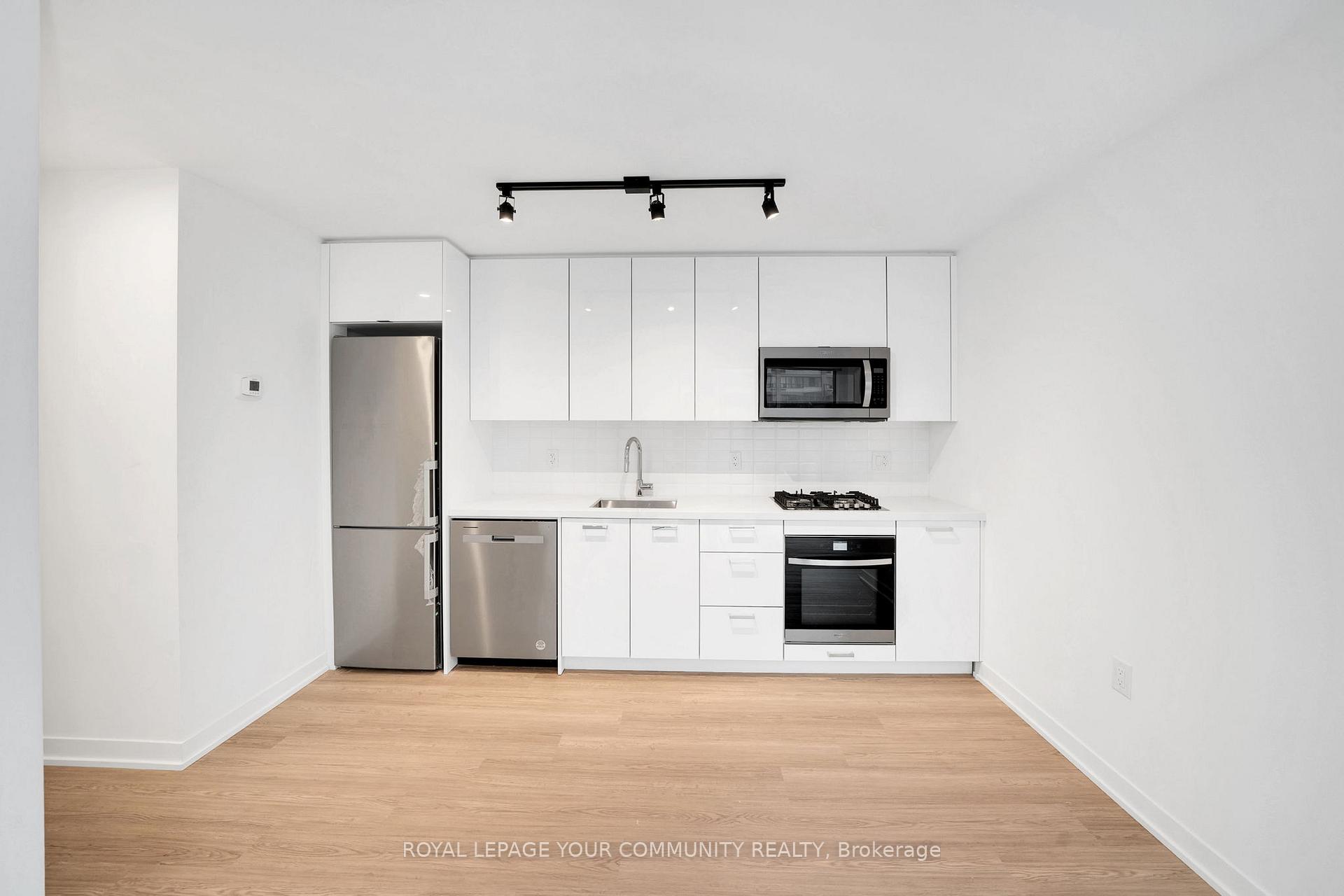 Front of Unit 517, 195 McCaul Street