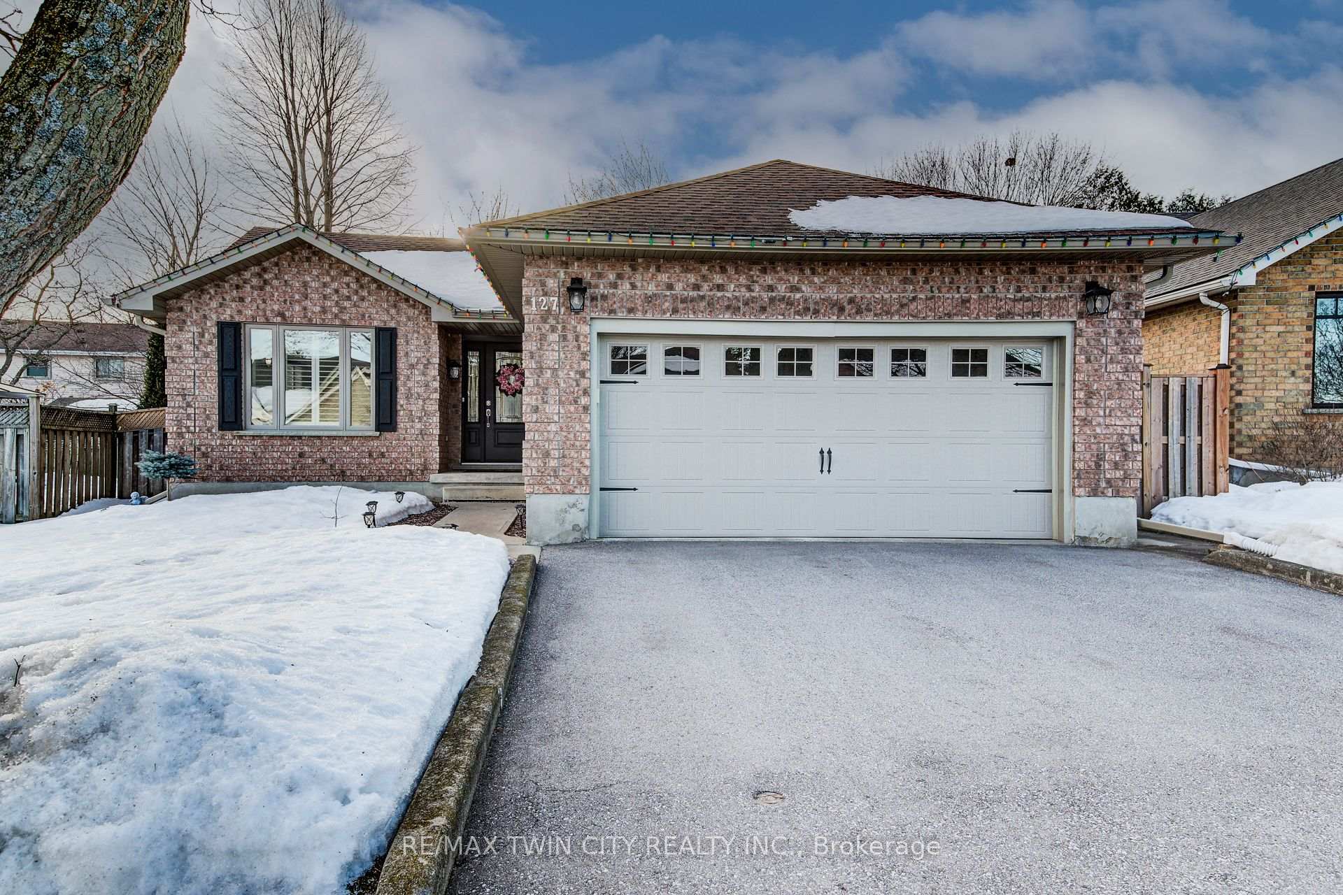 Photo 1 of 127 Fairlake Drive, Cambridge — HOMEH