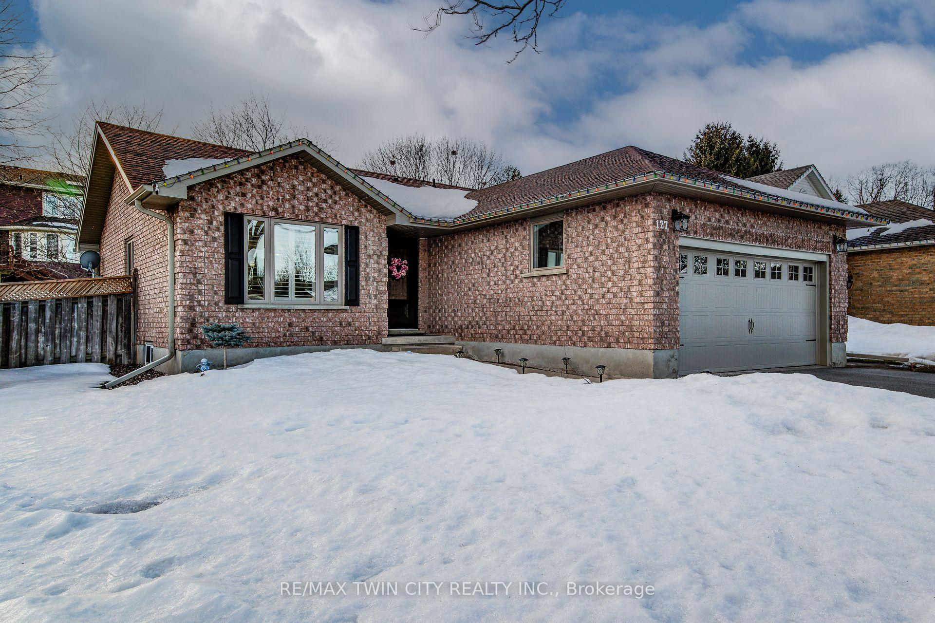Photo 3 of 127 Fairlake Drive, Cambridge — HOMEH