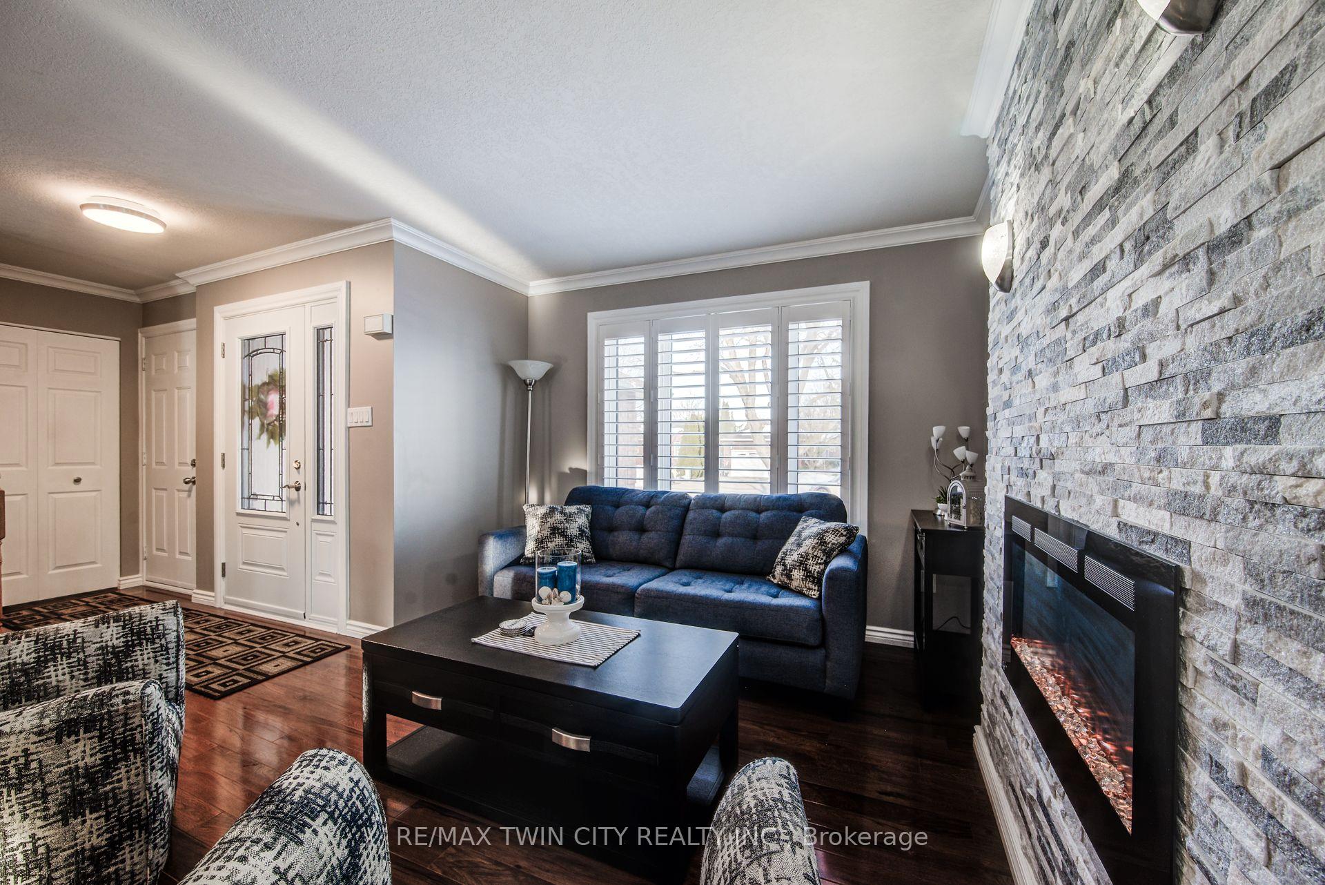 Photo 10 of 127 Fairlake Drive, Cambridge — HOMEH