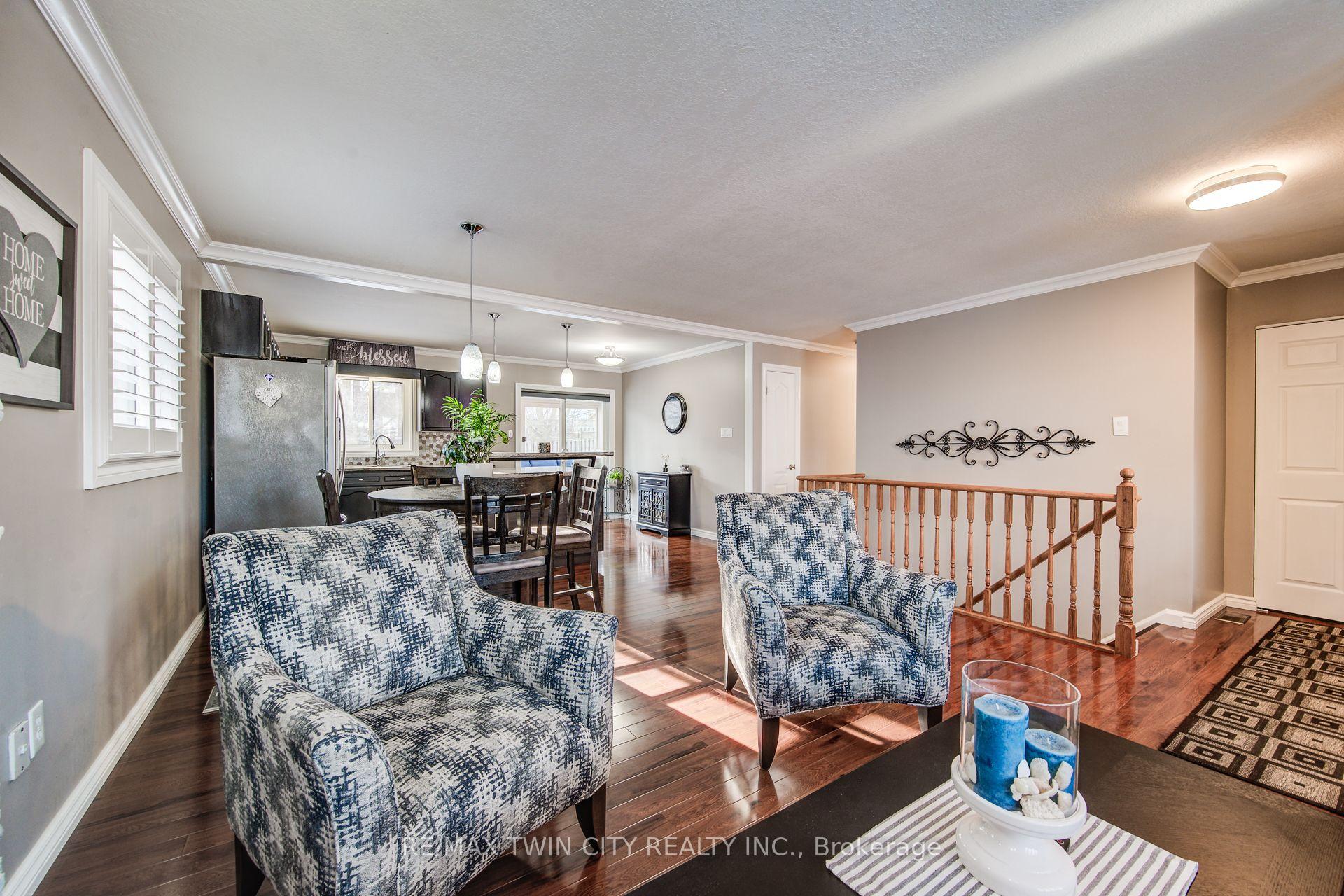 Photo 8 of 127 Fairlake Drive, Cambridge — HOMEH