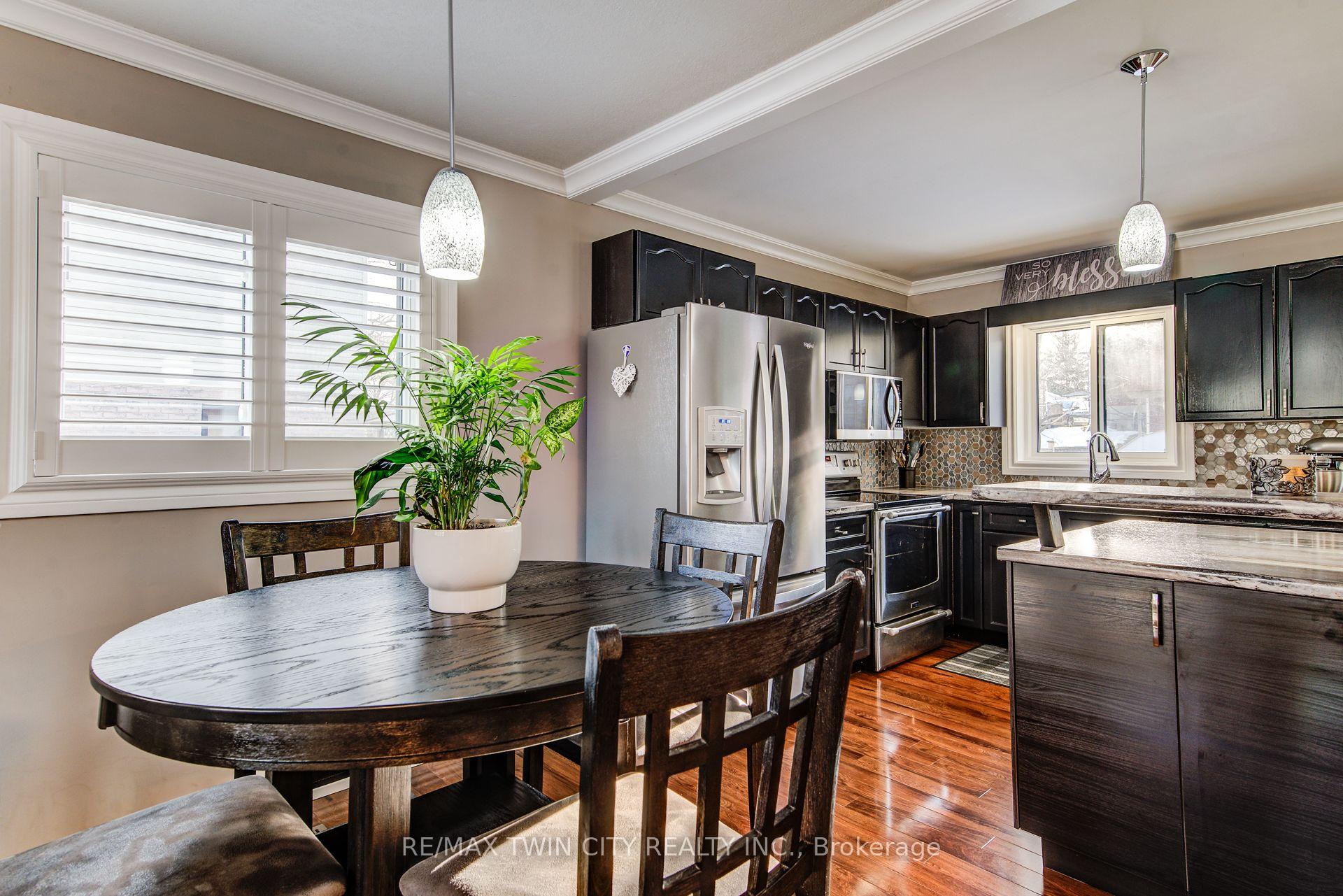 Photo 14 of 127 Fairlake Drive, Cambridge — HOMEH