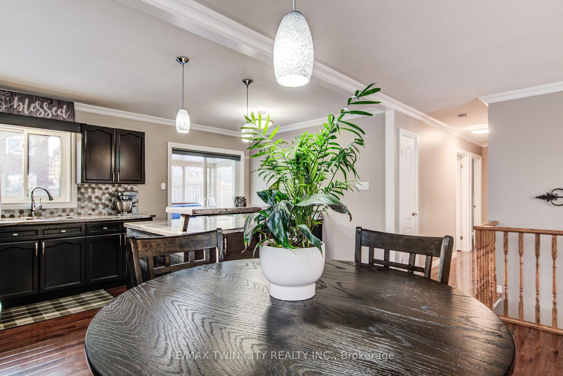 Photo 12 of 127 Fairlake Drive, Cambridge — HOMEH