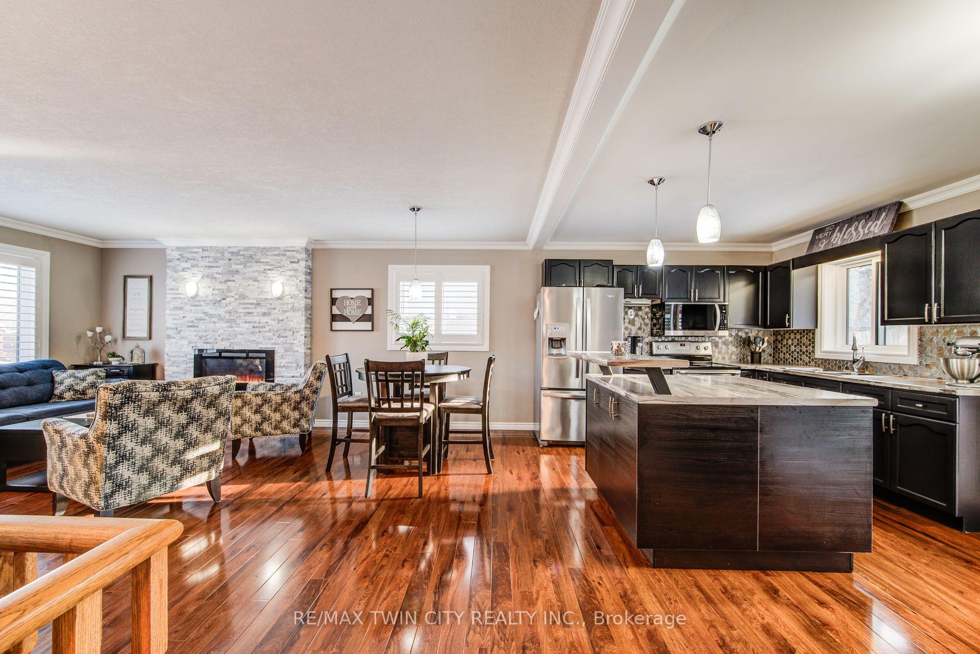 Photo 17 of 127 Fairlake Drive, Cambridge — HOMEH