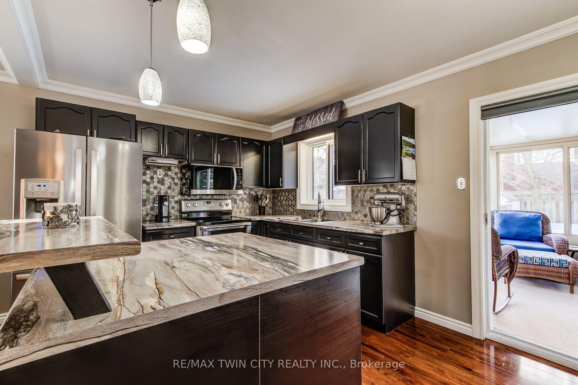Photo 11 of 127 Fairlake Drive, Cambridge — HOMEH