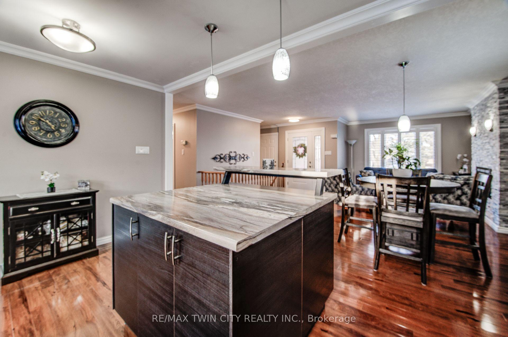Photo 15 of 127 Fairlake Drive, Cambridge — HOMEH
