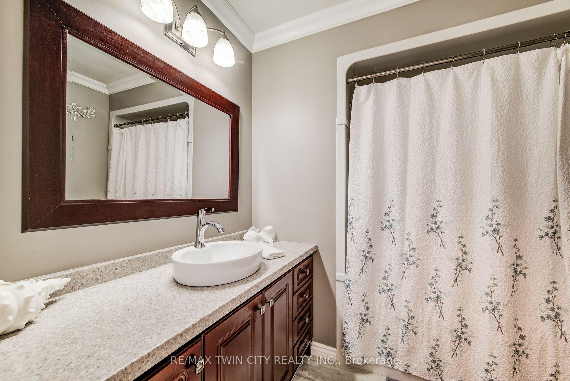 Photo 22 of 127 Fairlake Drive, Cambridge — HOMEH