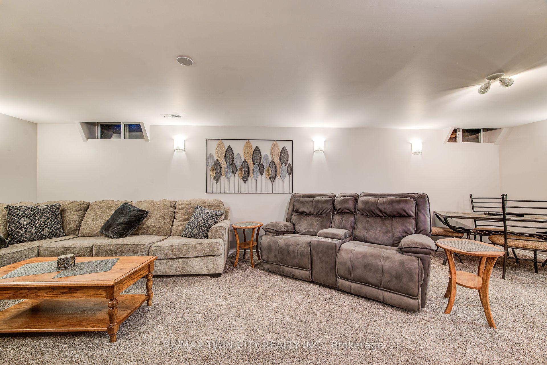 Photo 29 of 127 Fairlake Drive, Cambridge — HOMEH