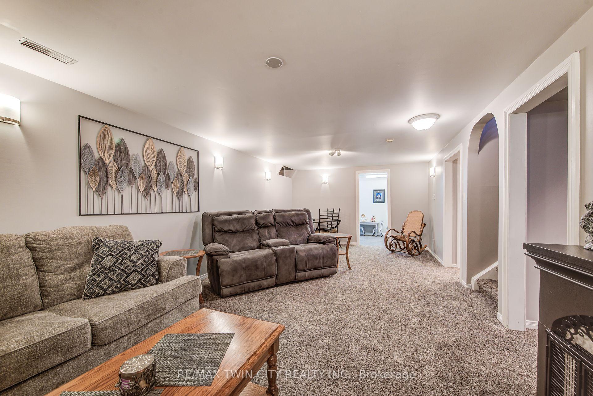 Photo 30 of 127 Fairlake Drive, Cambridge — HOMEH