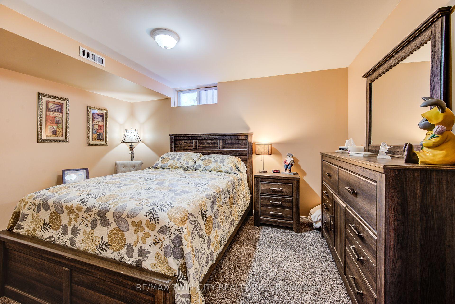 Photo 35 of 127 Fairlake Drive, Cambridge — HOMEH