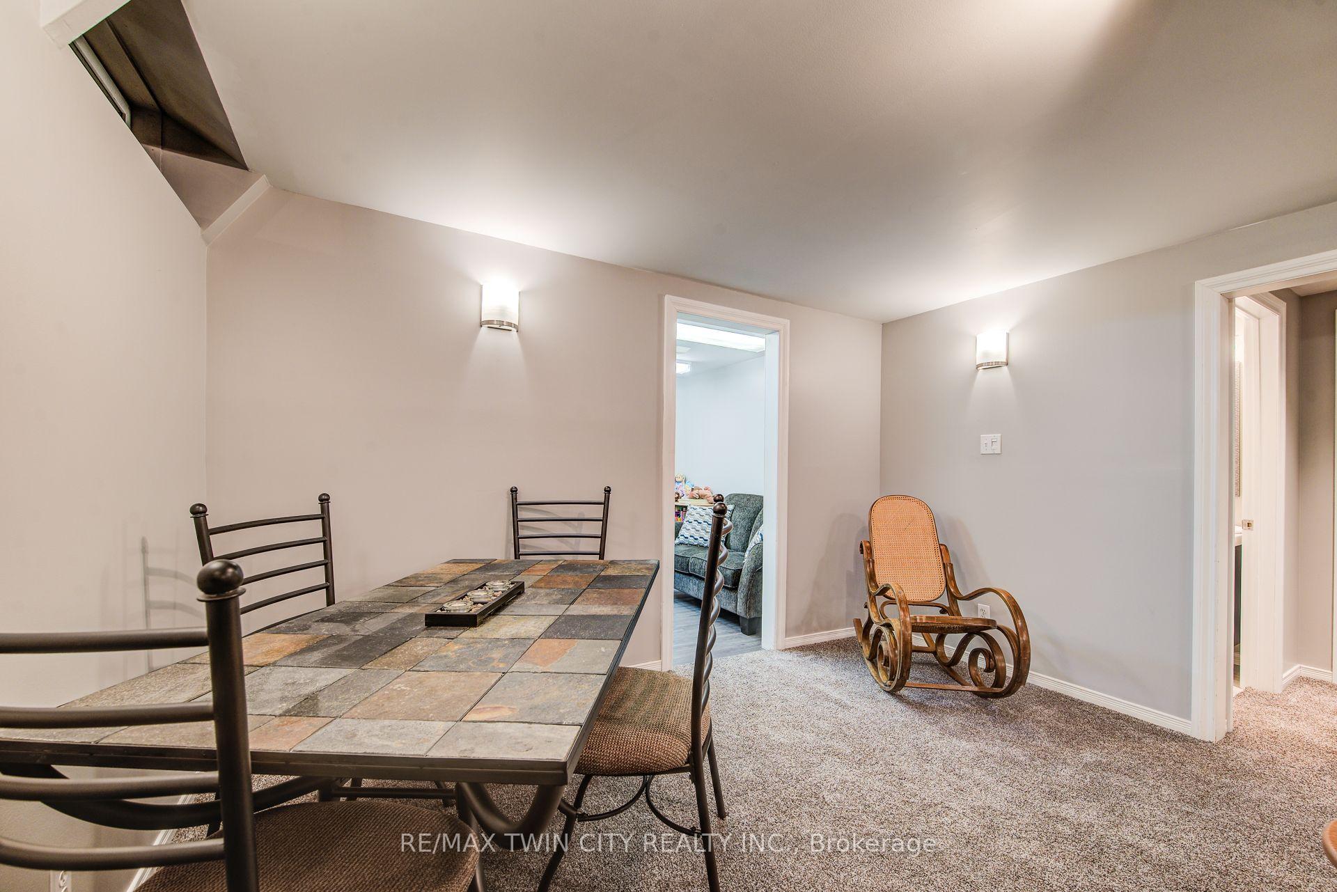 Photo 33 of 127 Fairlake Drive, Cambridge — HOMEH