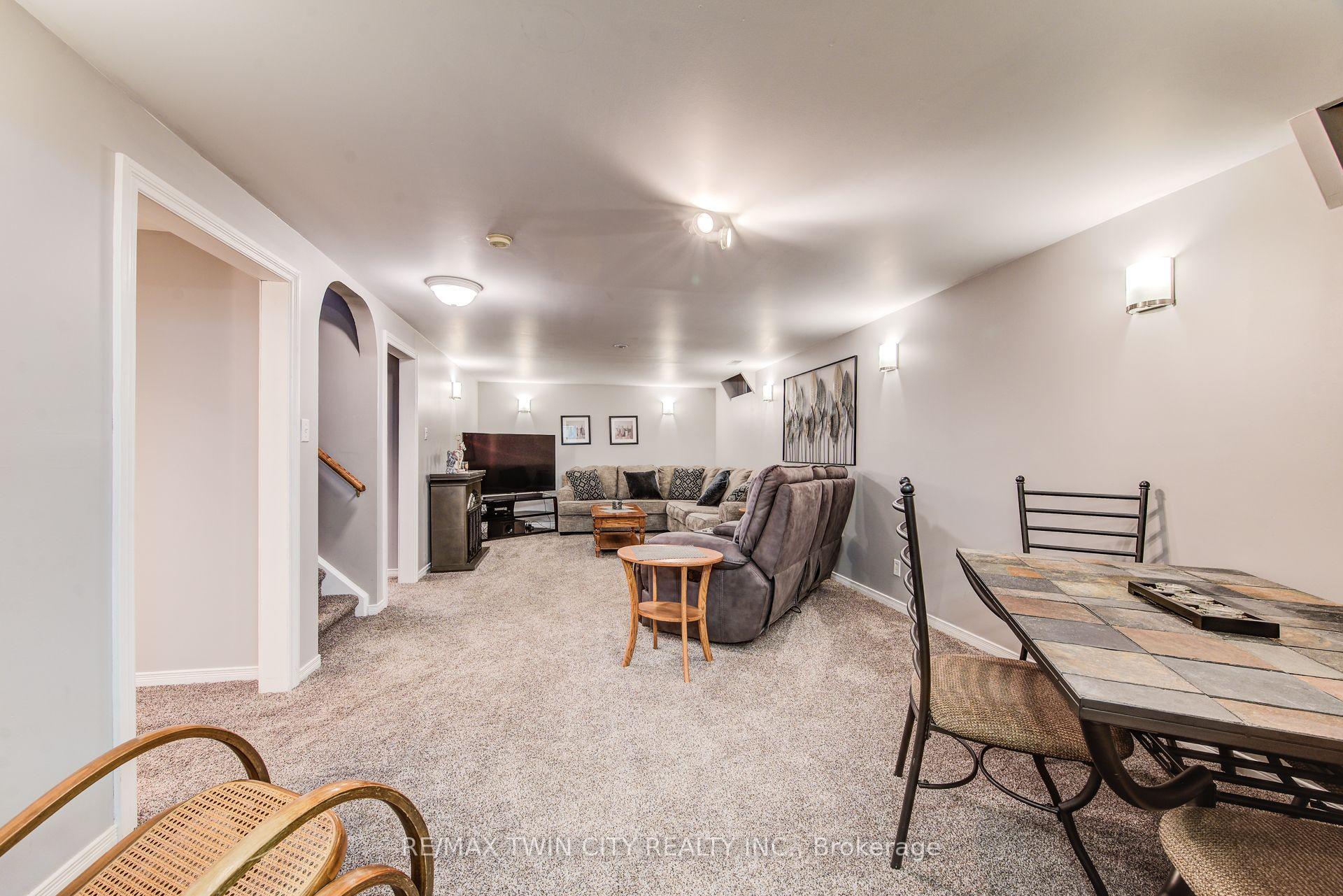Photo 32 of 127 Fairlake Drive, Cambridge — HOMEH