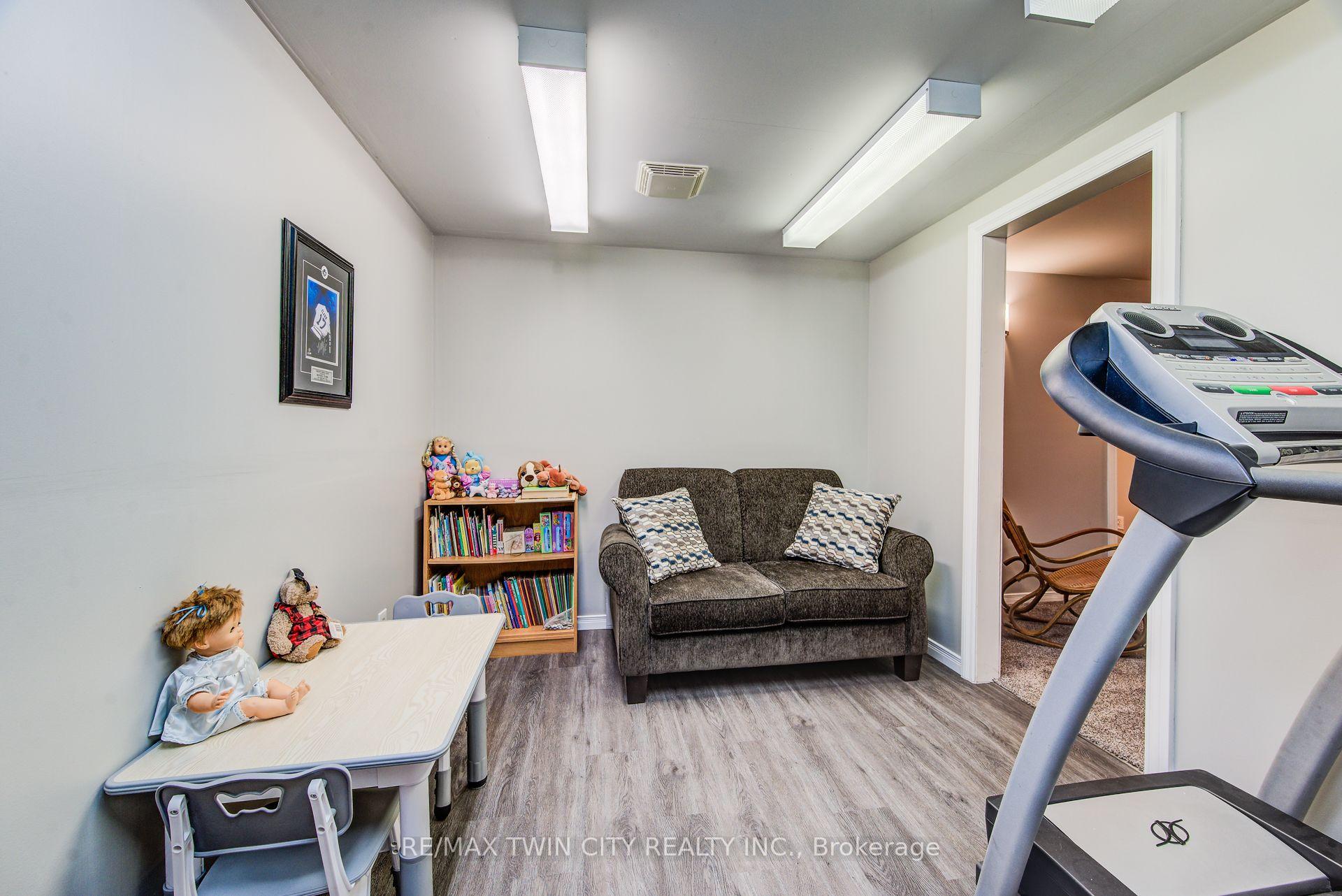 Photo 36 of 127 Fairlake Drive, Cambridge — HOMEH