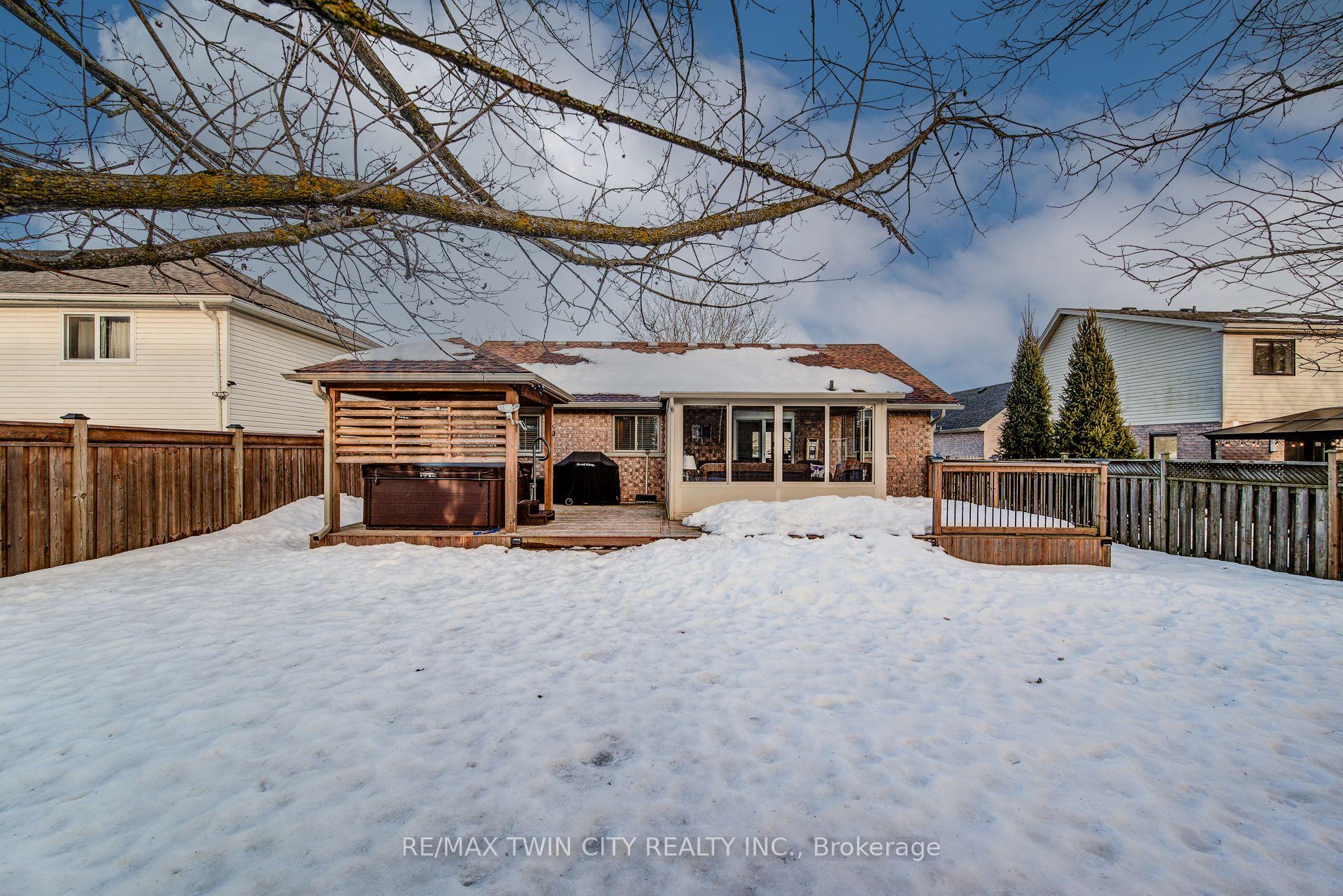 Photo 42 of 127 Fairlake Drive, Cambridge — HOMEH