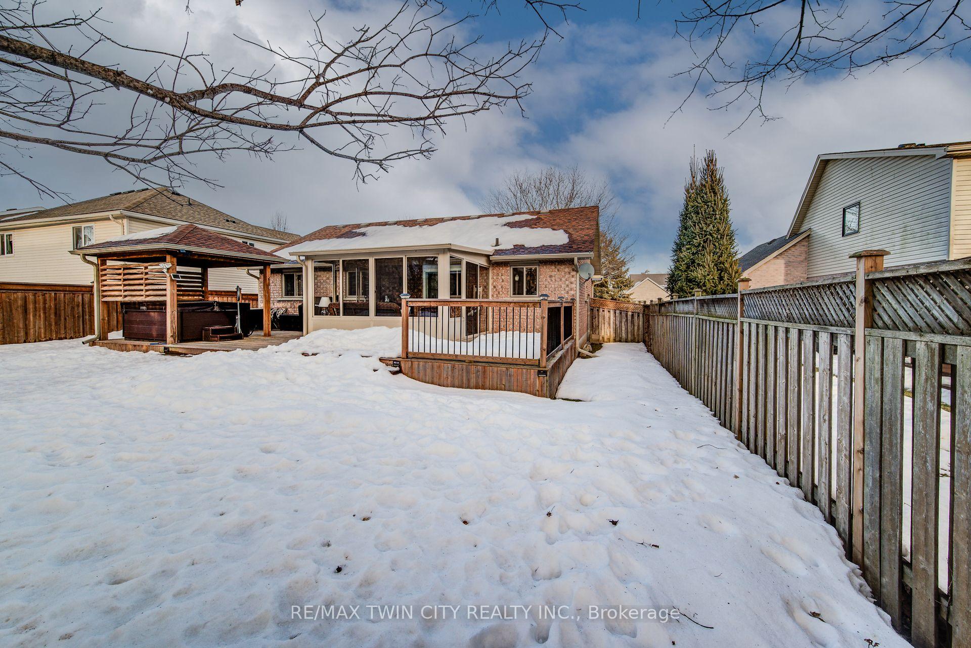 Photo 44 of 127 Fairlake Drive, Cambridge — HOMEH