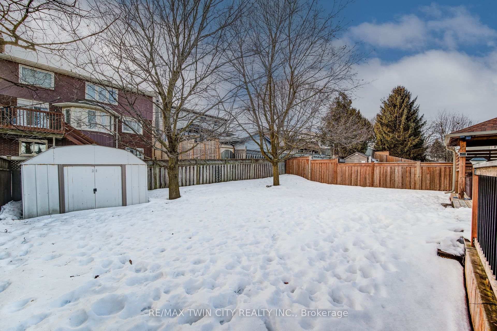 Photo 45 of 127 Fairlake Drive, Cambridge — HOMEH