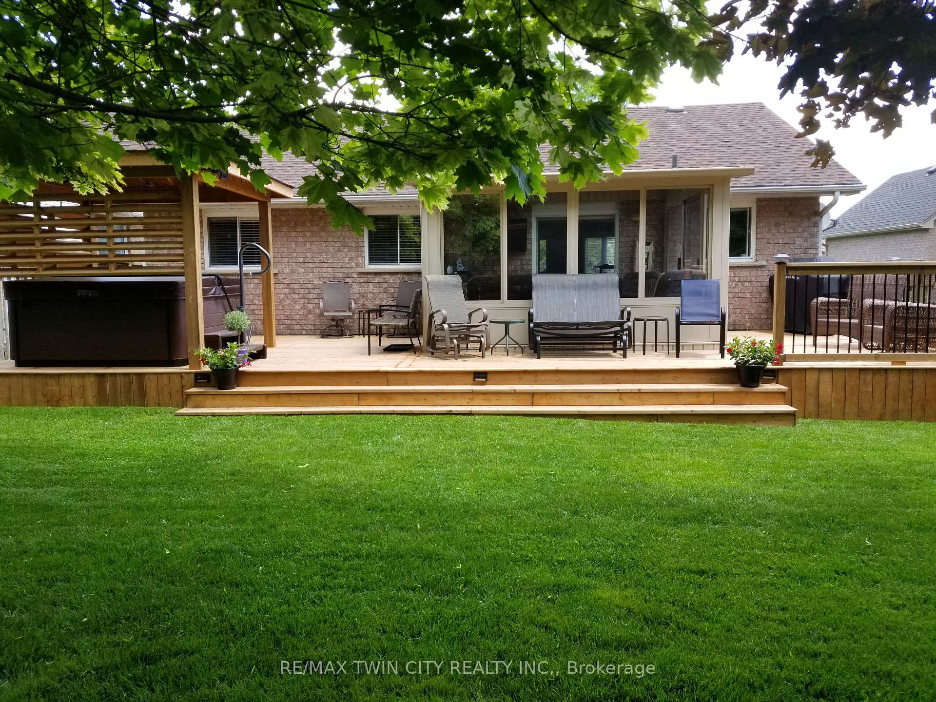 Photo 47 of 127 Fairlake Drive, Cambridge — HOMEH