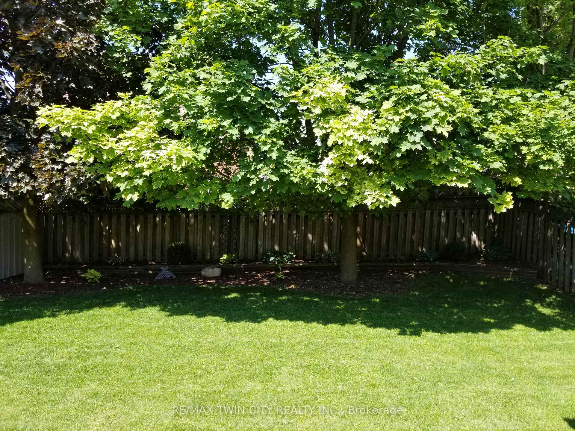 Photo 50 of 127 Fairlake Drive, Cambridge — HOMEH