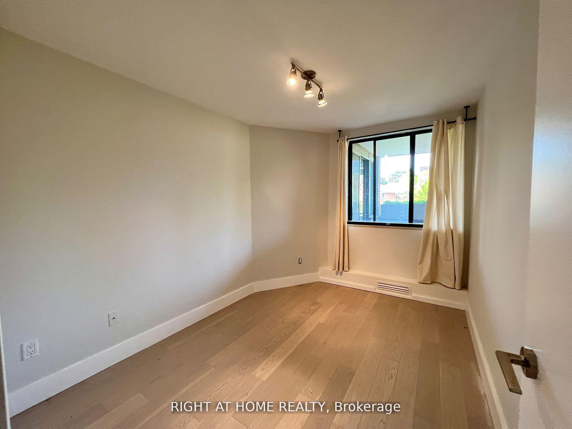 Photo 4 of Unit 506, 40 Sylvan Valley Way, Toronto, Bedford Park-Nortown — HOMEH