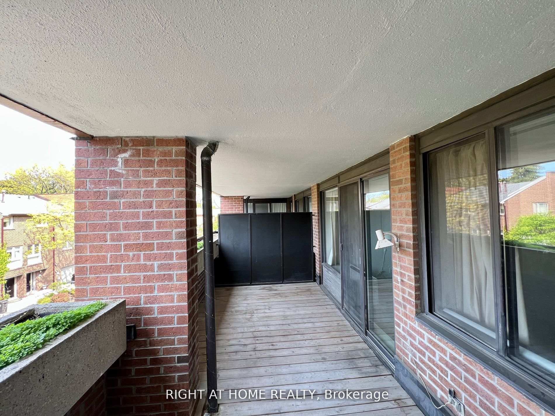 Photo 5 of Unit 506, 40 Sylvan Valley Way, Toronto, Bedford Park-Nortown — HOMEH