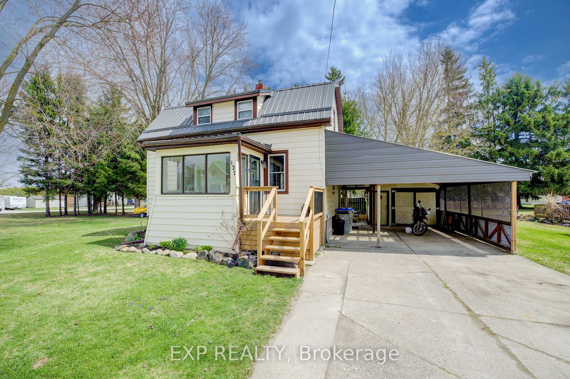 Photo 7 of 127 King Street, North Perth, Elma Twp — HOMEH