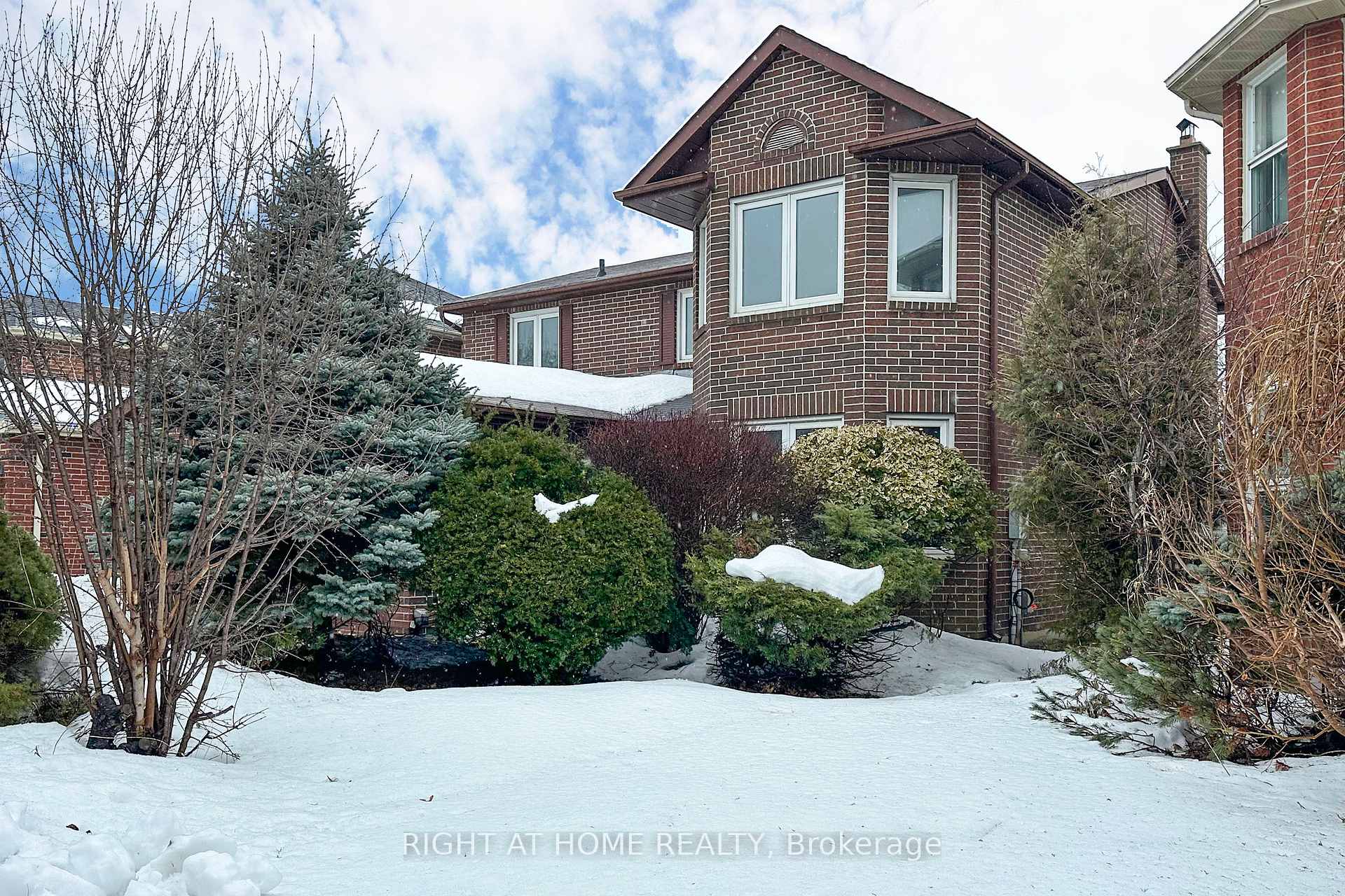 Photo 6 of 393 Brookridge Gate N, Pickering, Rougemount — HOMEH