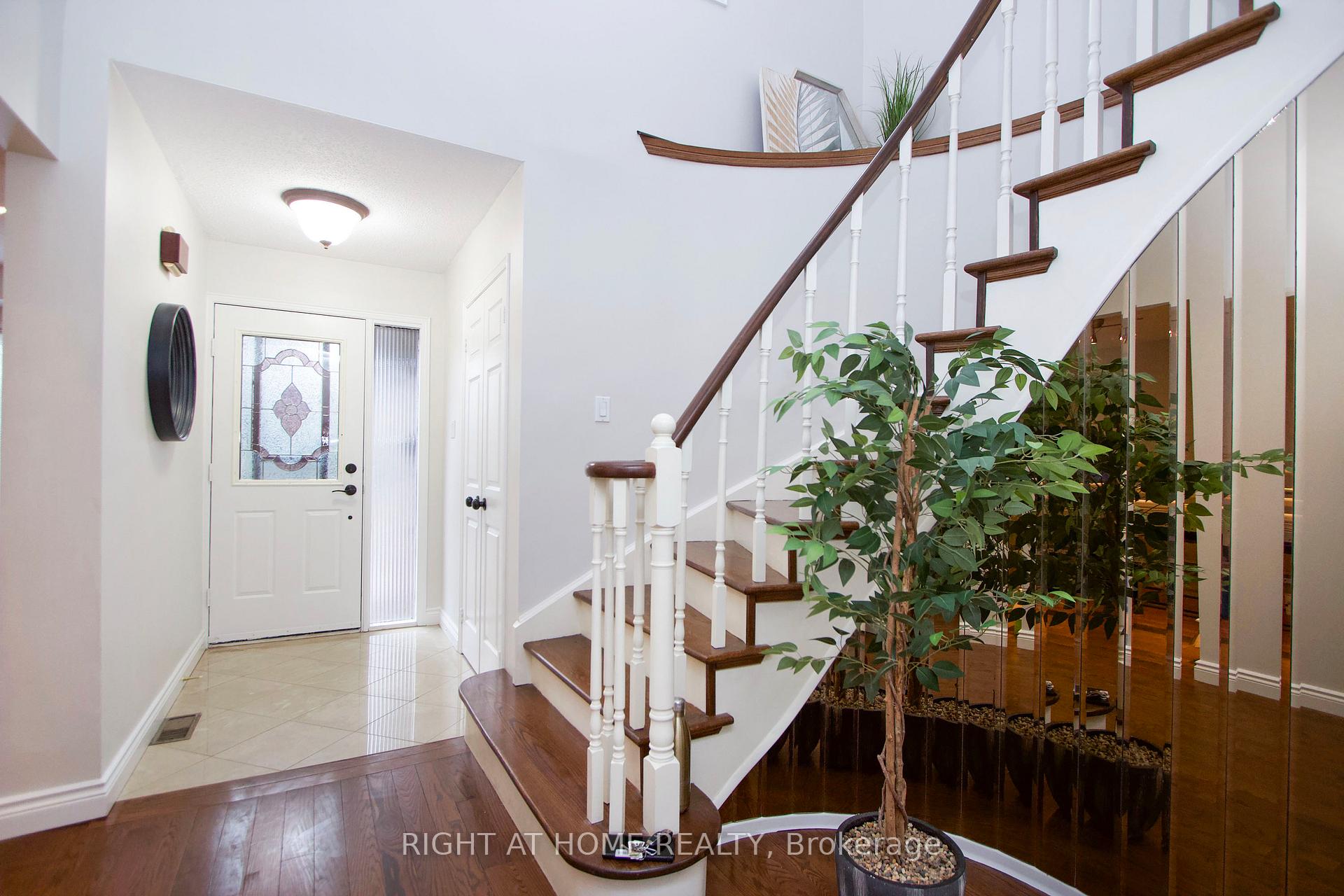Photo 2 of 393 Brookridge Gate N, Pickering, Rougemount — HOMEH
