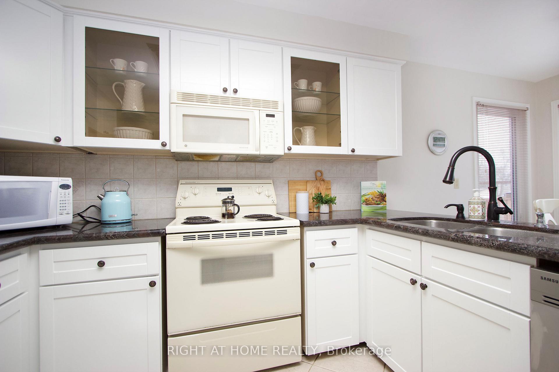 Photo 9 of 393 Brookridge Gate N, Pickering, Rougemount — HOMEH