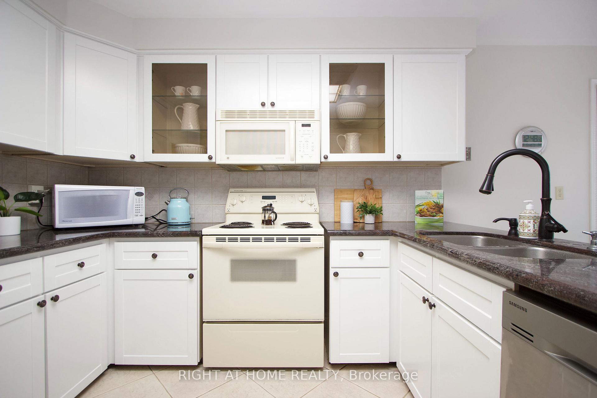 Photo 5 of 393 Brookridge Gate N, Pickering, Rougemount — HOMEH