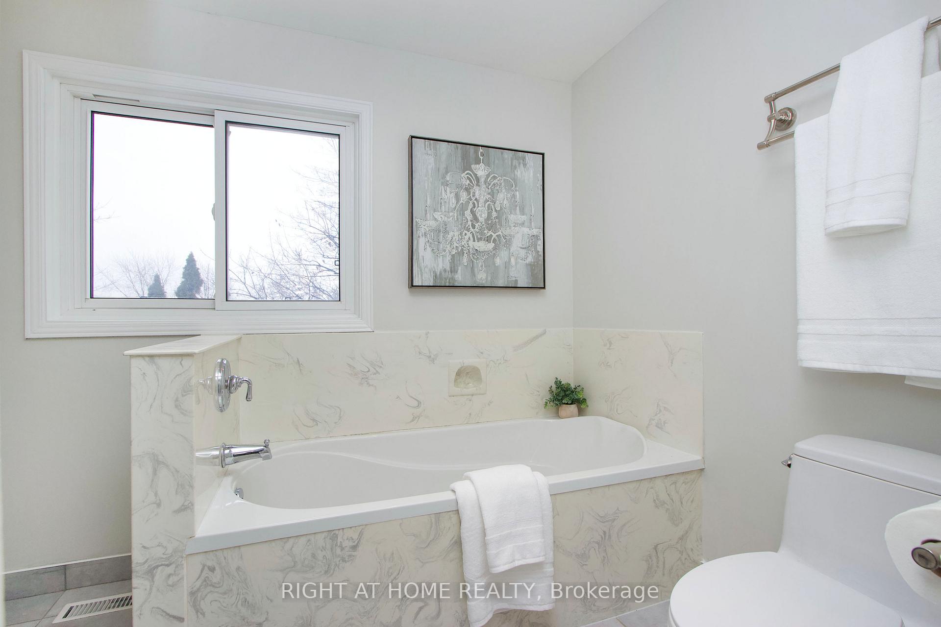 Photo 29 of 393 Brookridge Gate N, Pickering, Rougemount — HOMEH