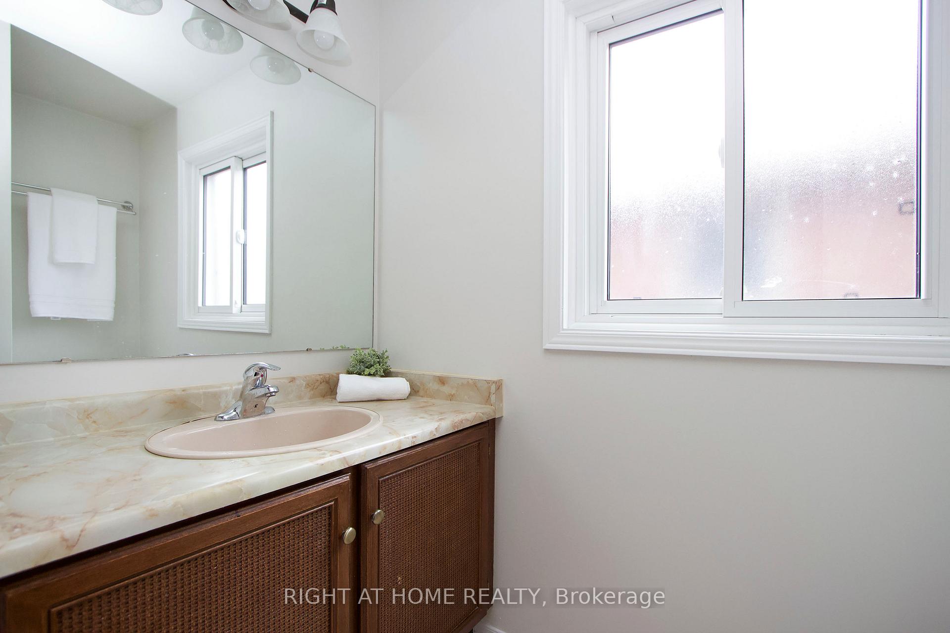 Photo 21 of 393 Brookridge Gate N, Pickering, Rougemount — HOMEH