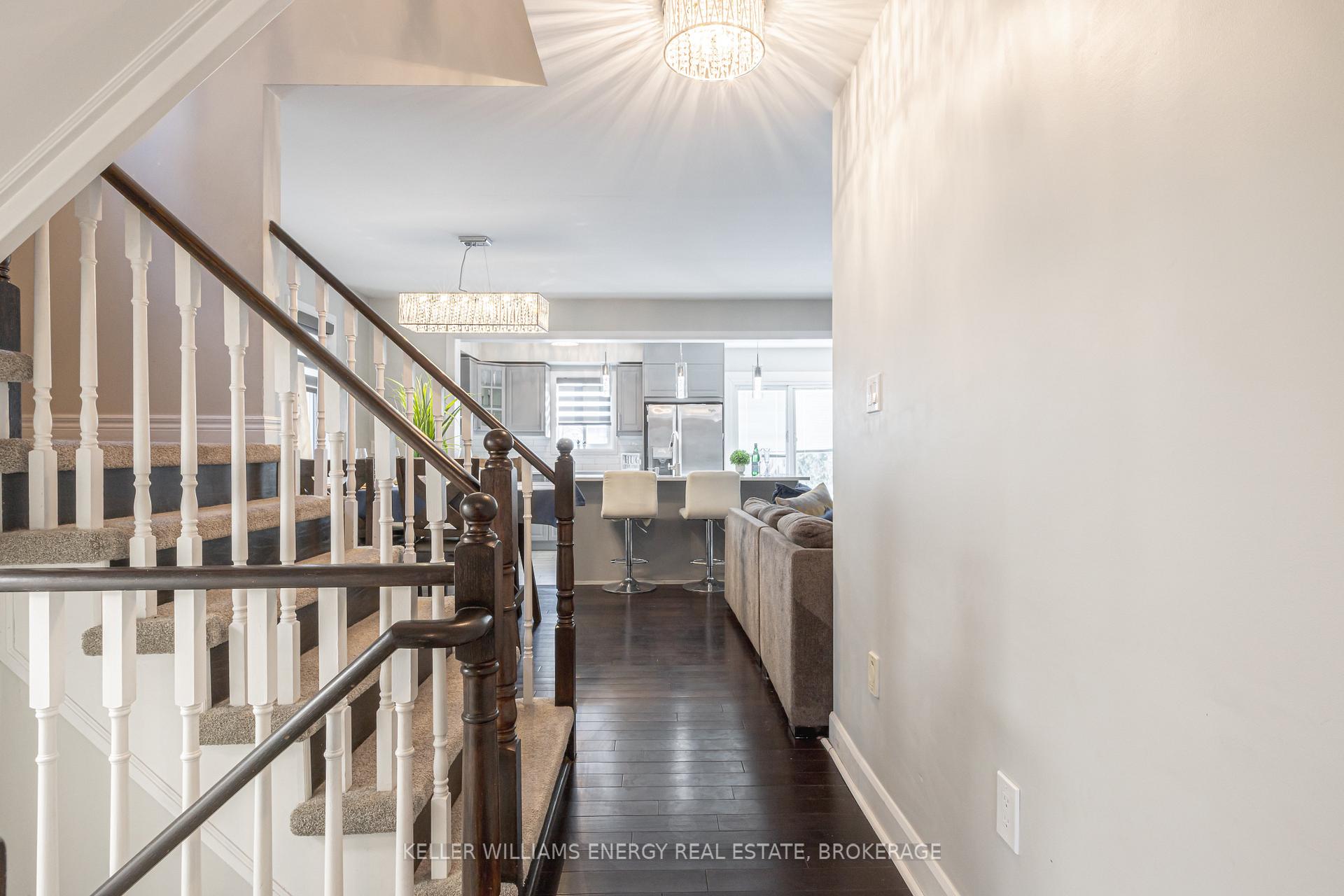 Photo 5 of 112 Rich Crescent, Whitby, Williamsburg — HOMEH