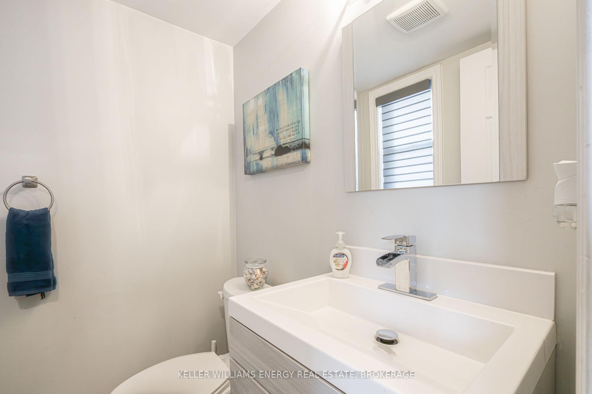Photo 4 of 112 Rich Crescent, Whitby, Williamsburg — HOMEH