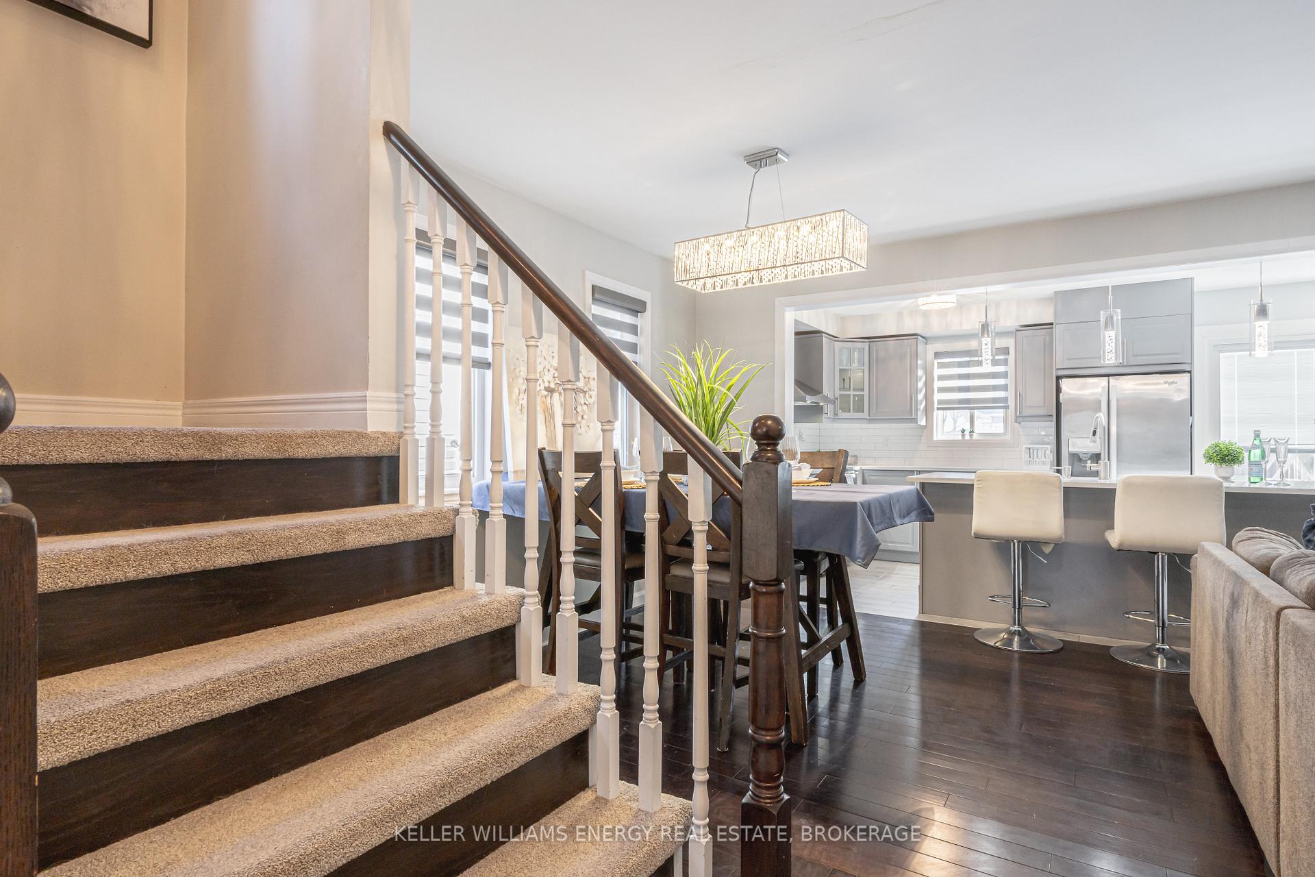 Photo 6 of 112 Rich Crescent, Whitby, Williamsburg — HOMEH
