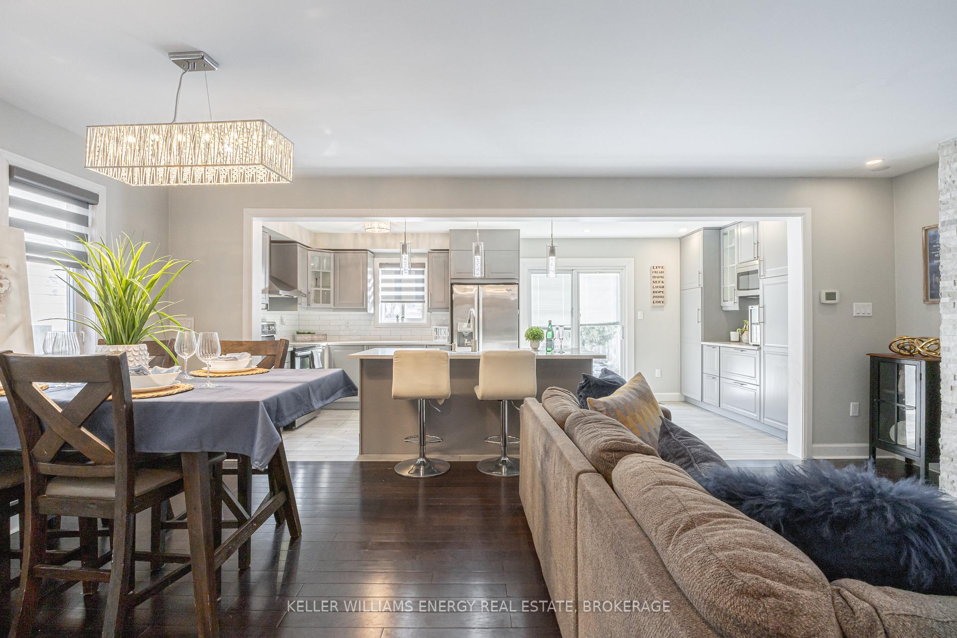 Photo 11 of 112 Rich Crescent, Whitby, Williamsburg — HOMEH