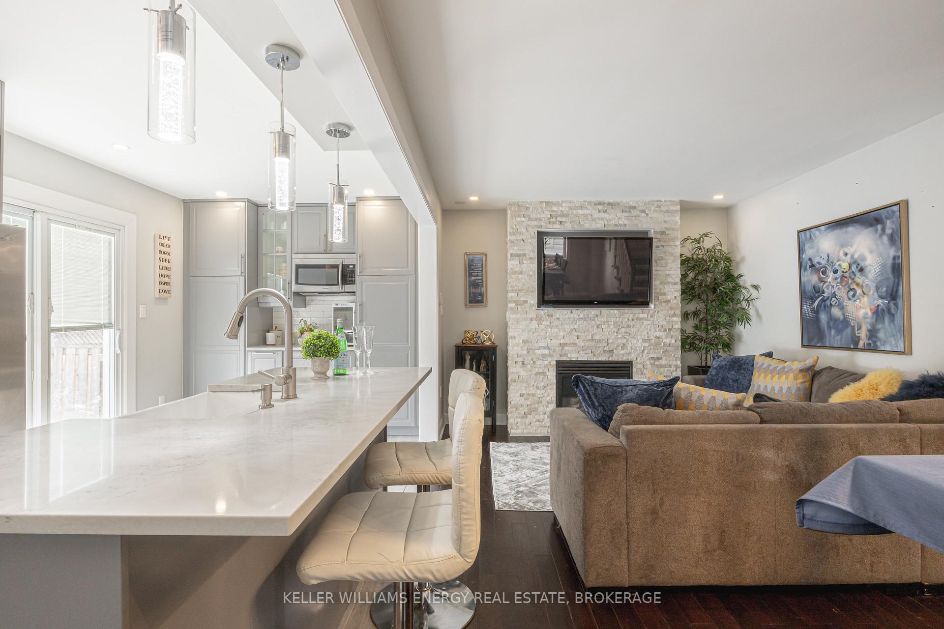 Photo 8 of 112 Rich Crescent, Whitby, Williamsburg — HOMEH