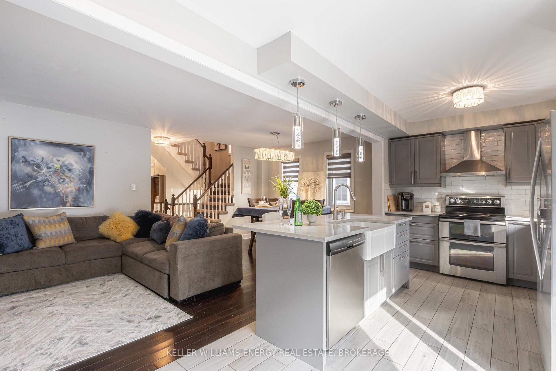 Photo 10 of 112 Rich Crescent, Whitby, Williamsburg — HOMEH