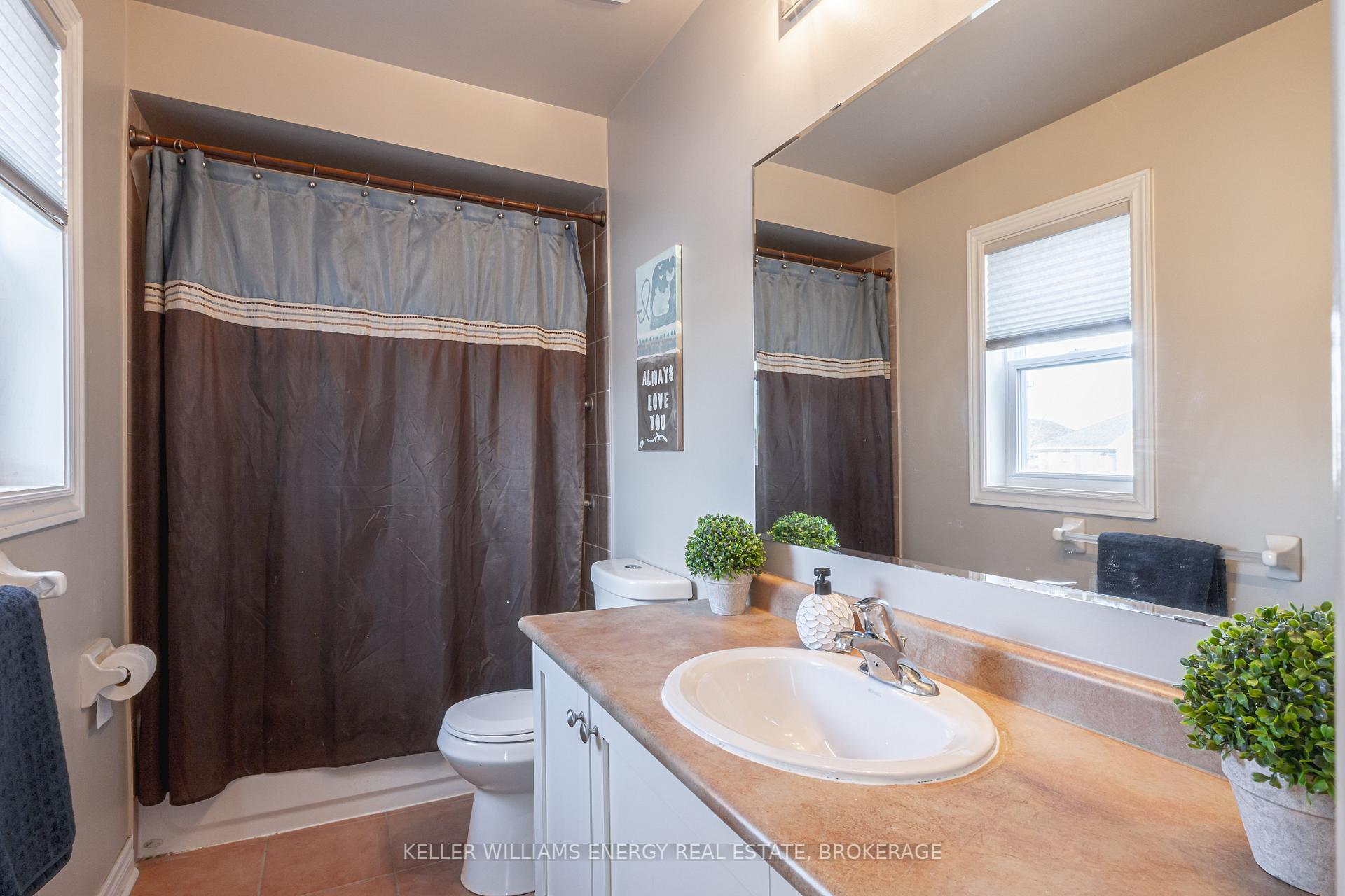 Photo 18 of 112 Rich Crescent, Whitby, Williamsburg — HOMEH