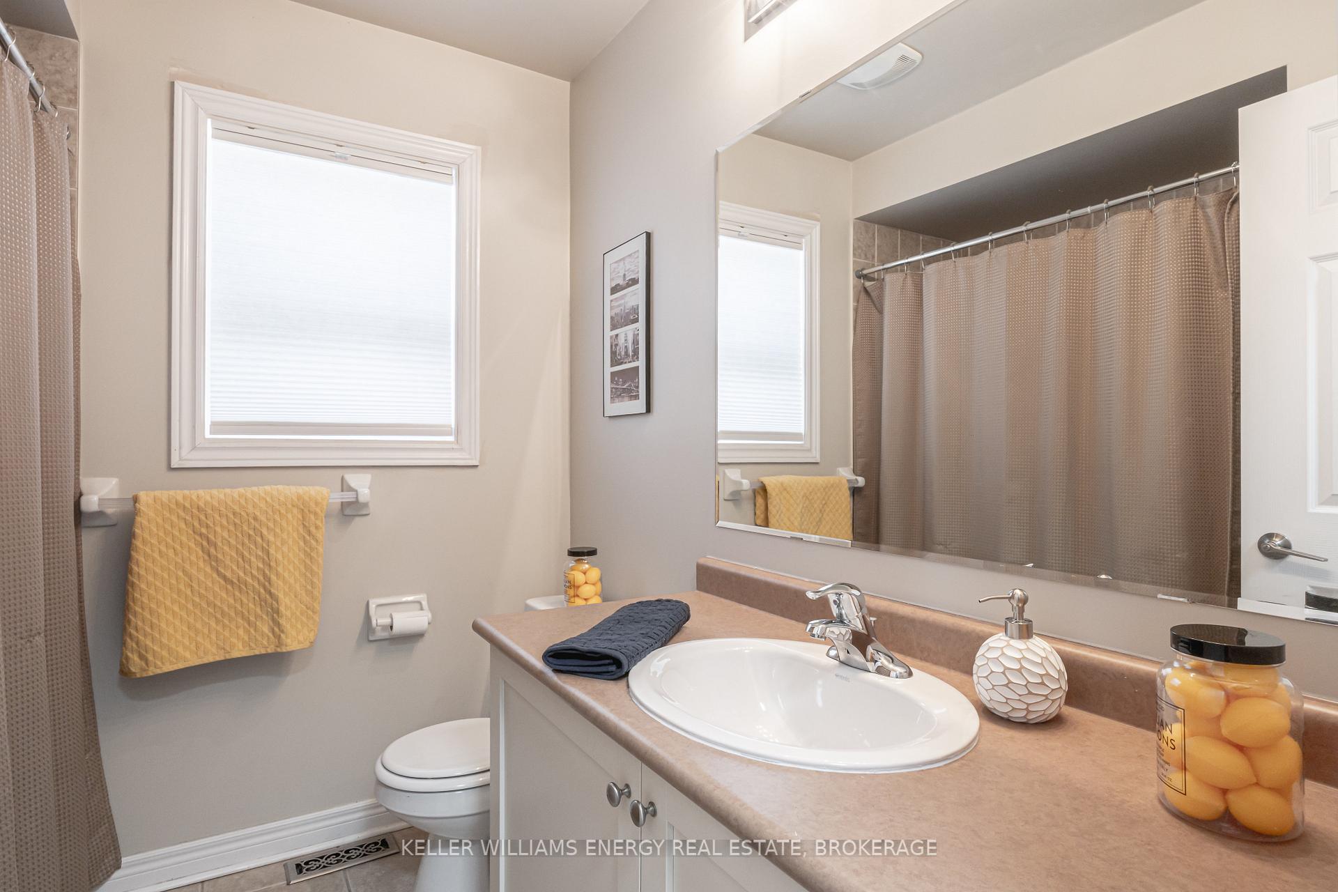 Photo 22 of 112 Rich Crescent, Whitby, Williamsburg — HOMEH